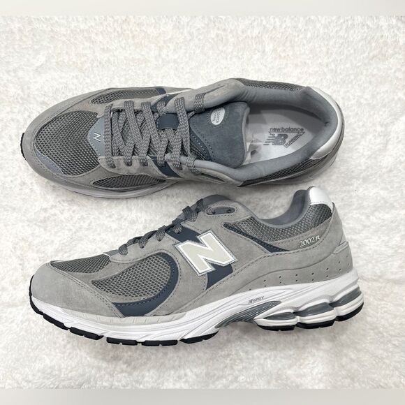 New Balance Classic 2002R Gray and White Men's Running Sneakers Shoes - Picture 1 of 7